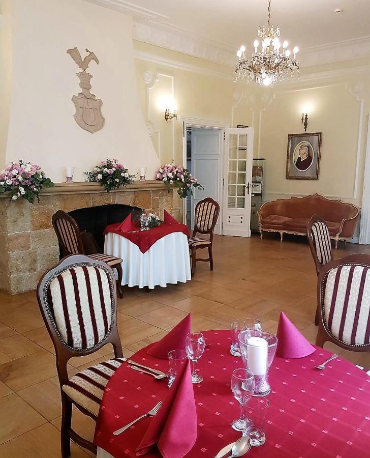 Palac Kobylin Extérieur photo