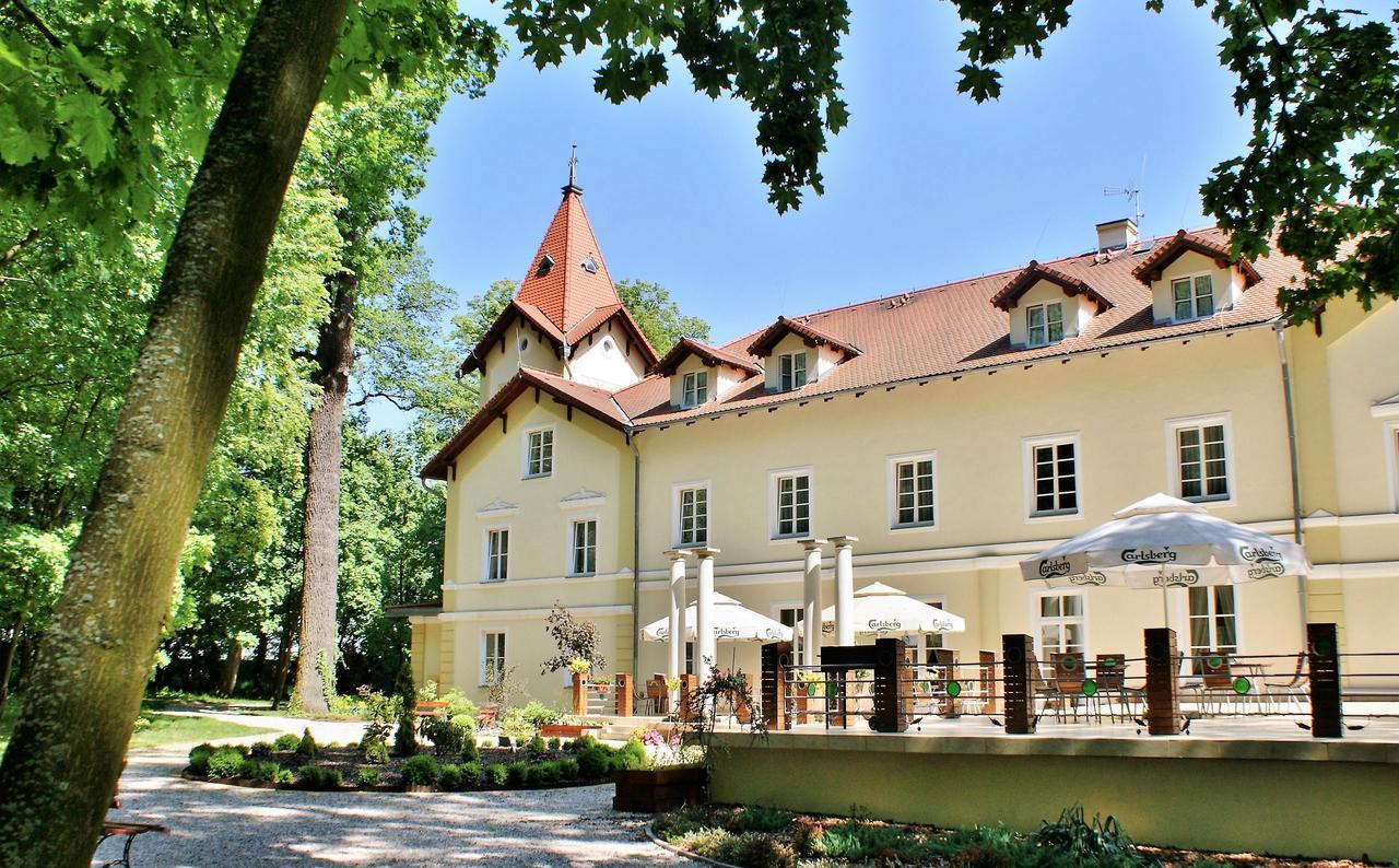 Palac Kobylin Extérieur photo